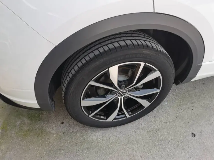 2024 VOLKSWAGEN T-ROC thumbnail 4