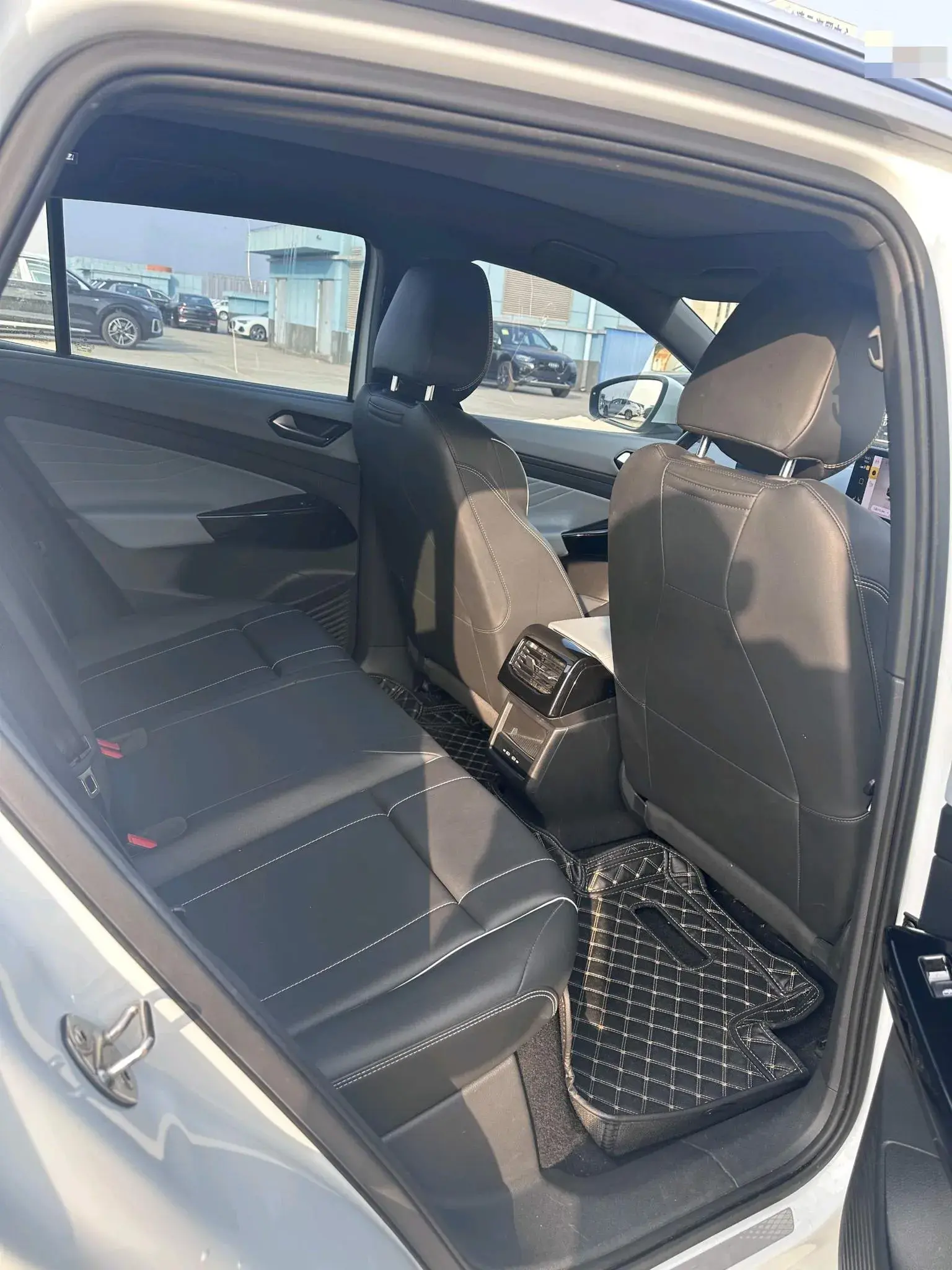 2023 VOLKSWAGEN ID.4 thumbnail 4