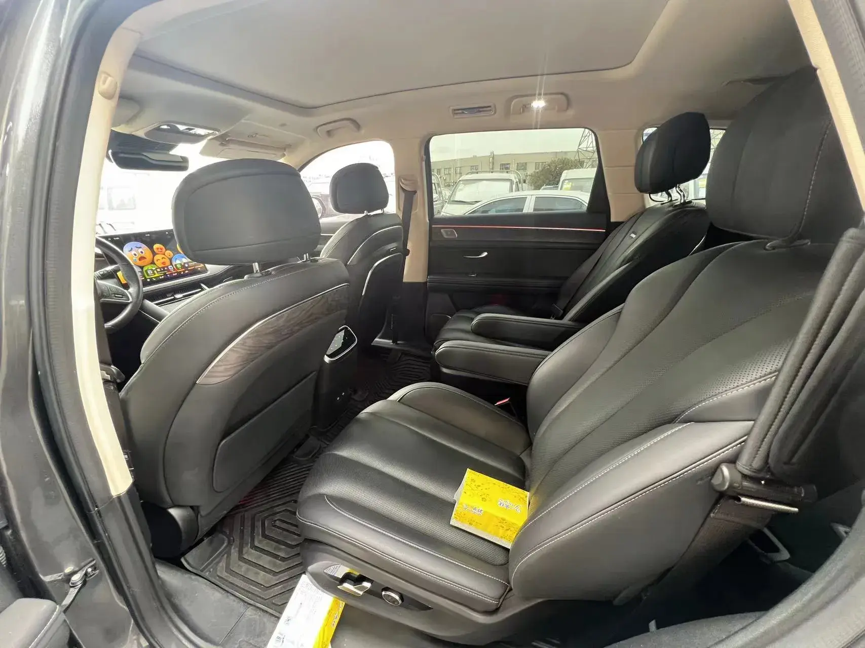 2022 VOLVO S60 thumbnail 3