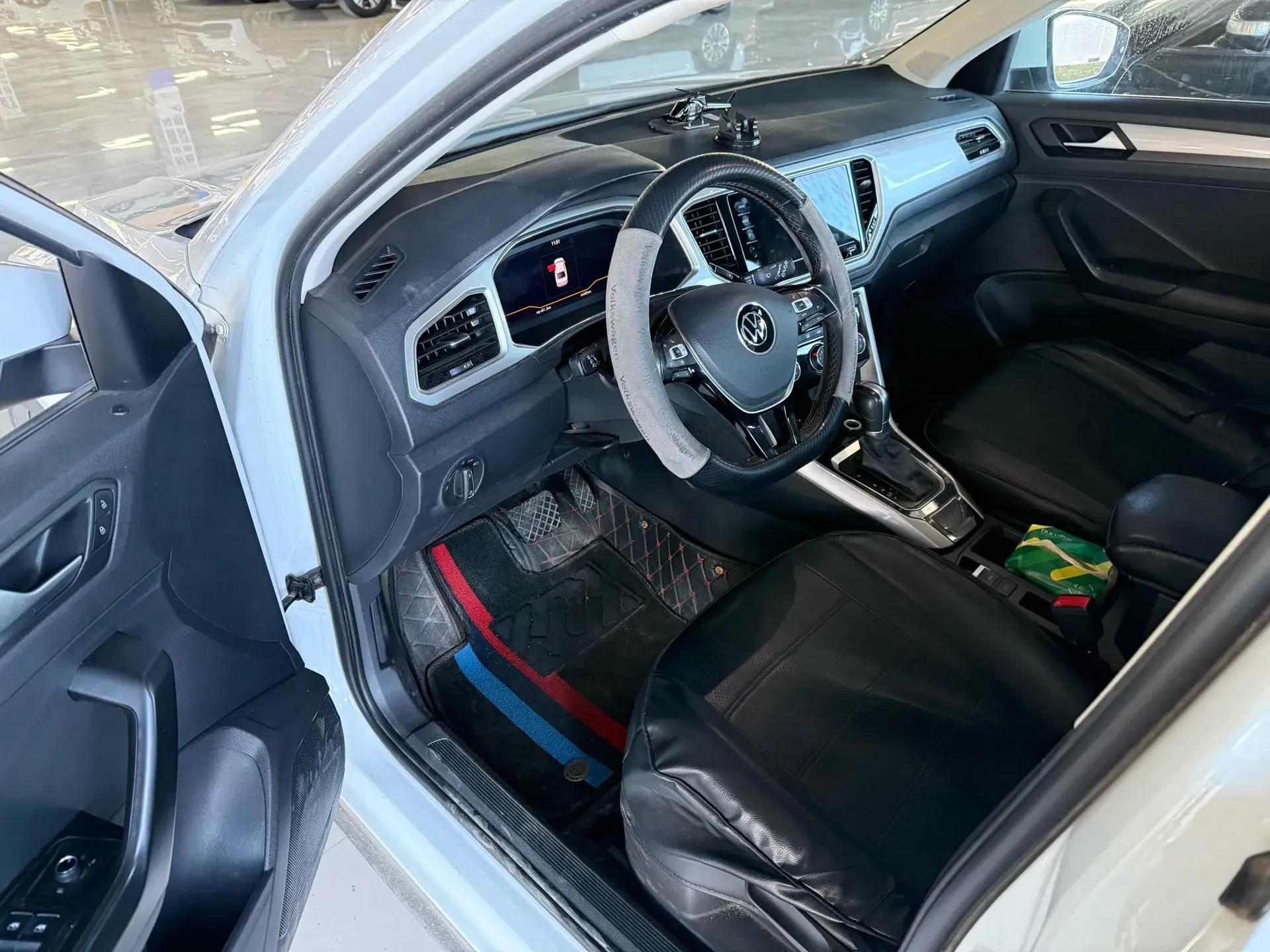 2022 VOLKSWAGEN T-ROC thumbnail 2