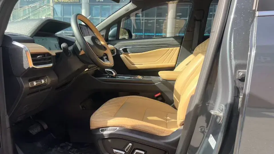 2023 GEELY OKAVANGO thumbnail 4