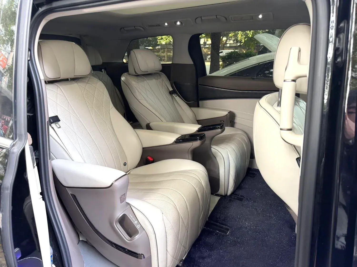 2022 HONGQI HS7 thumbnail 4