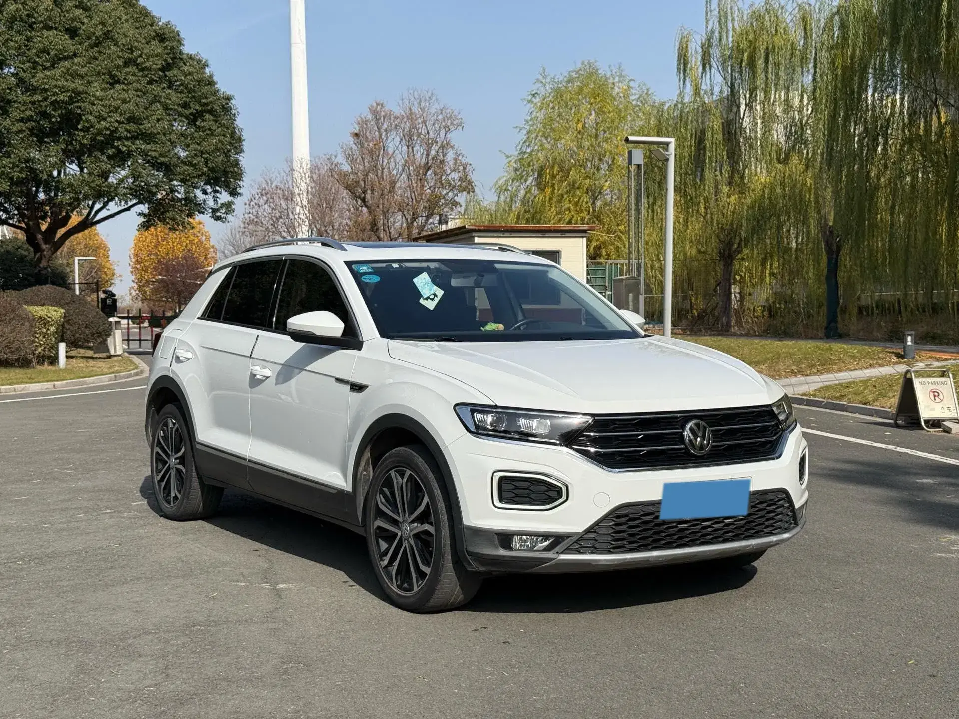 2021 VOLKSWAGEN T-ROC thumbnail 3