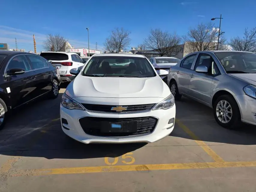 2019 CHEVROLET CAVALIER view 1