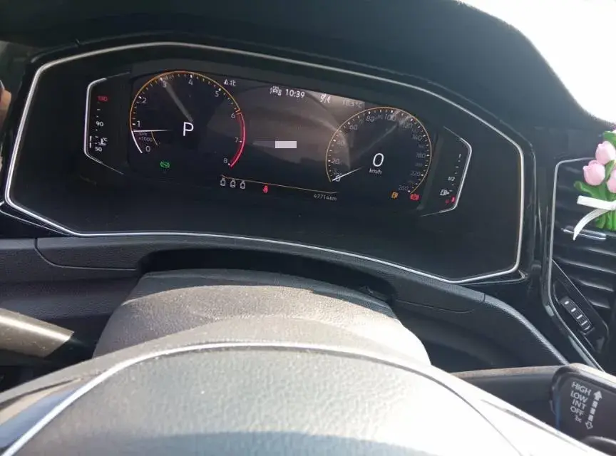 2021 VOLKSWAGEN T-ROC thumbnail 4