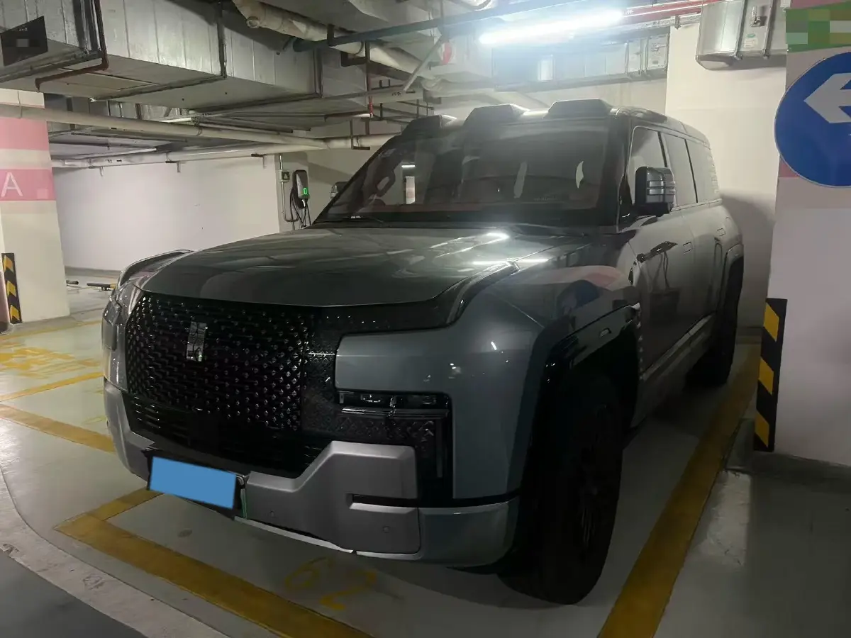 2023 YangWang U8 2.0T 272HP L4 REEV 49.05KWH