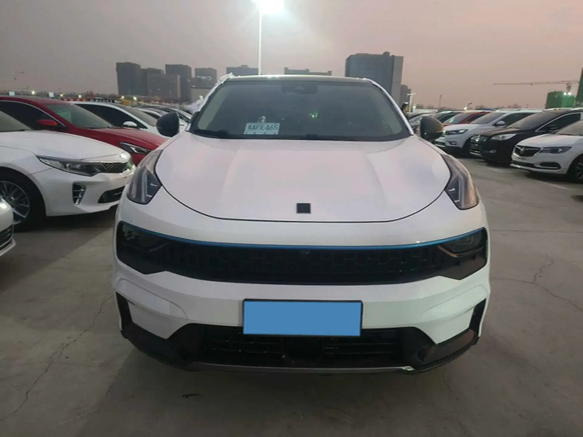 2020 LYNK&CO 05 view 1