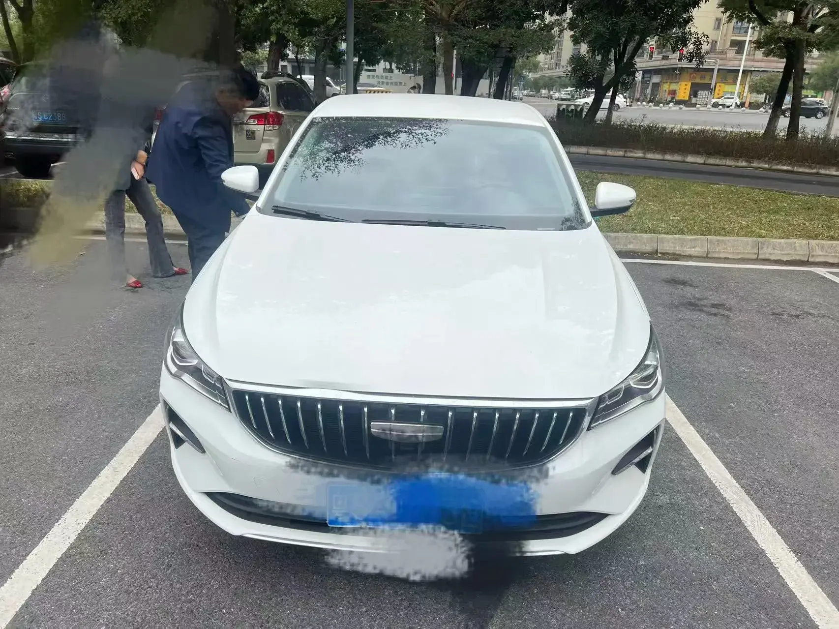 2025 GEELY EMGRAND thumbnail 2