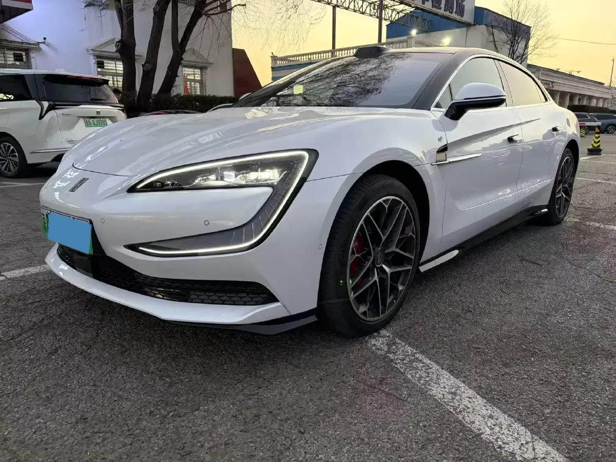 2025 YangWang U7 BEV 135.5KWH