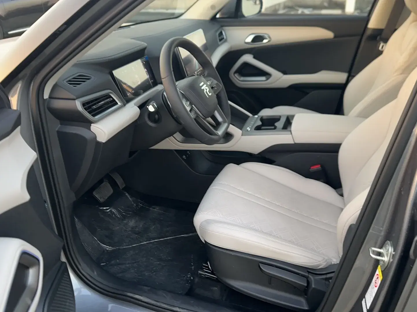 2025 BYD YUANUP thumbnail 3