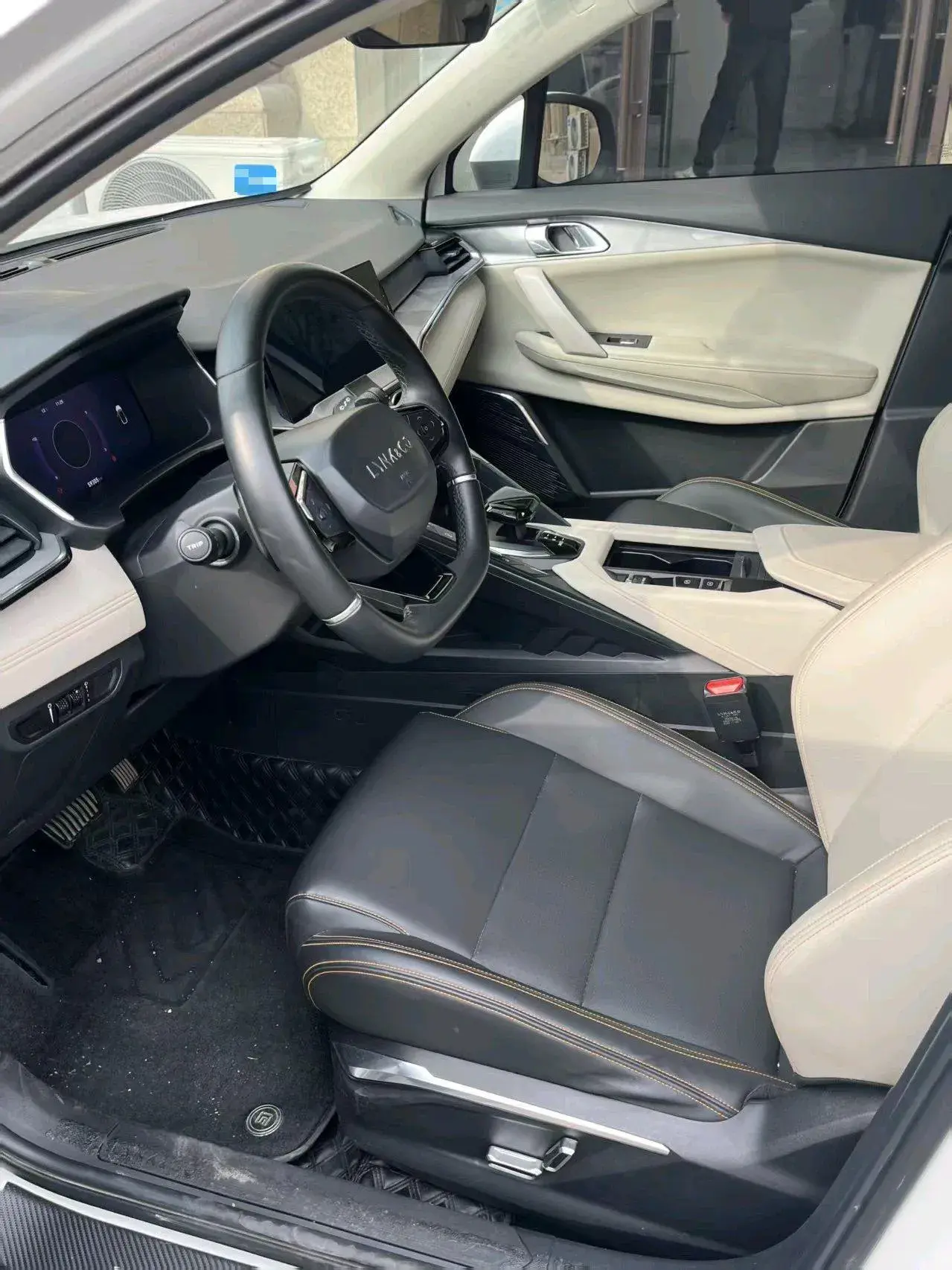 2020 LYNK&CO 06 thumbnail 4