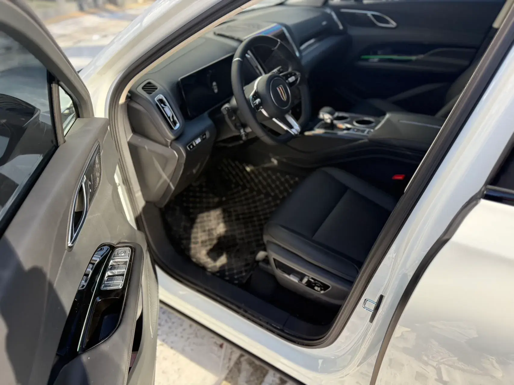 2025 HONGQI HS3 thumbnail 4