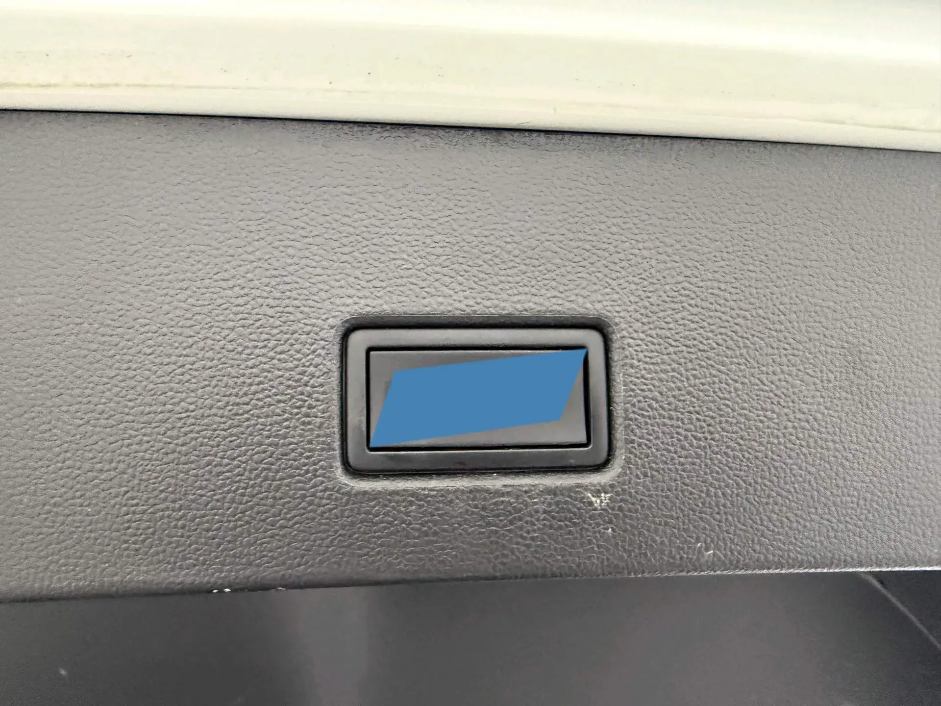 2021 VOLKSWAGEN T-ROC thumbnail 4