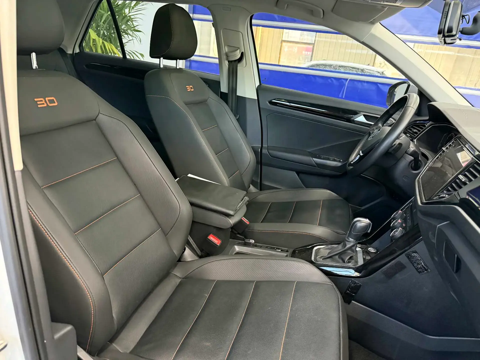 2021 VOLKSWAGEN T-ROC thumbnail 2