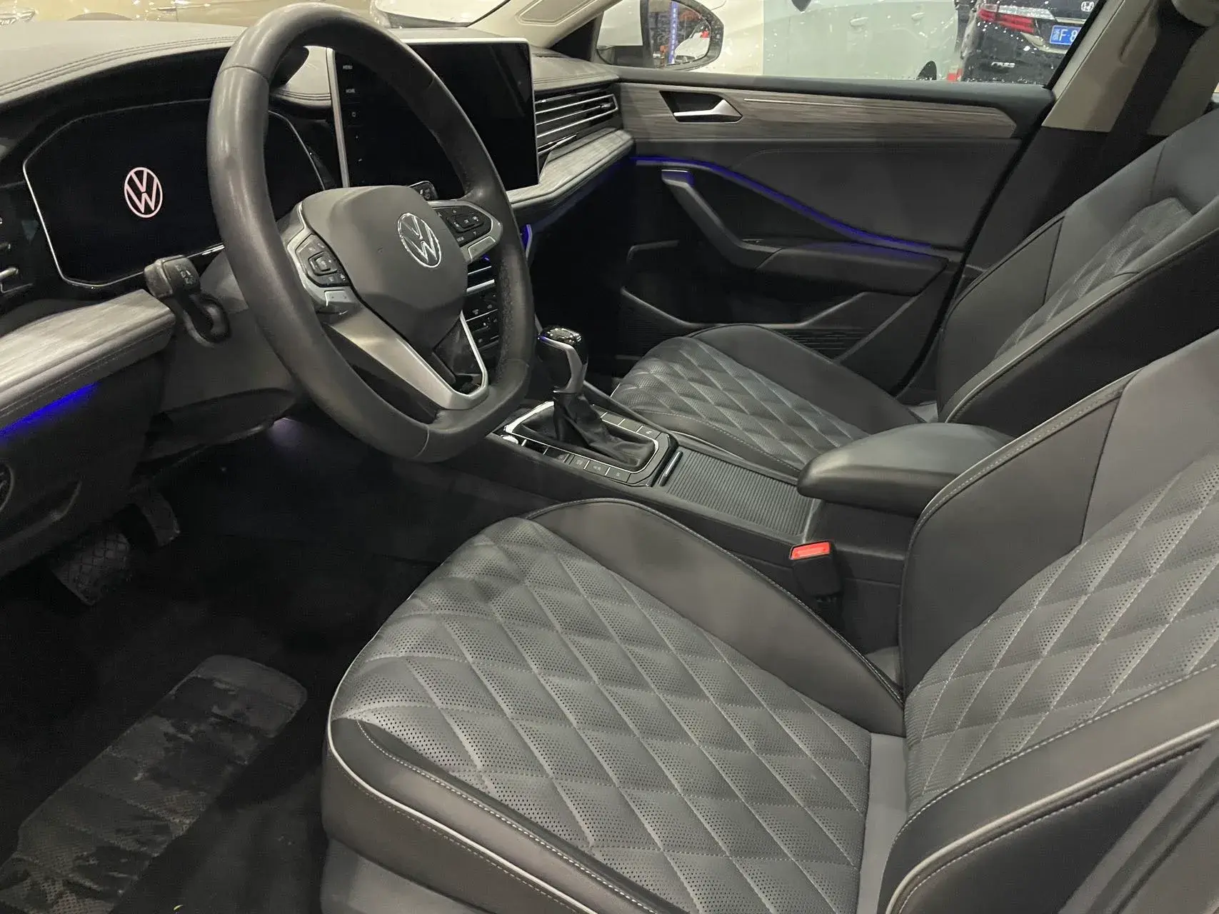 2023 VOLKSWAGEN SAGITAR thumbnail 4