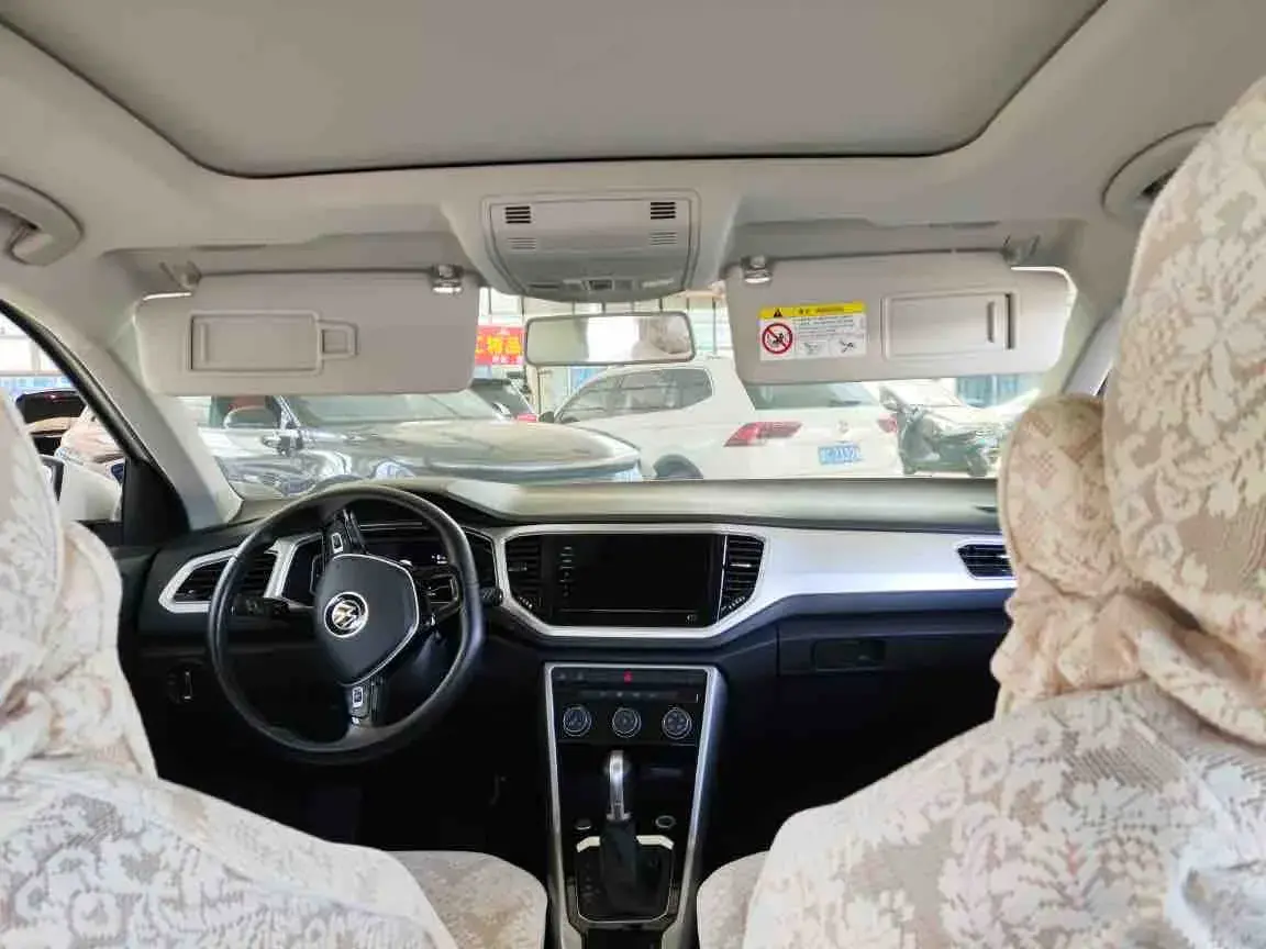 2022 VOLKSWAGEN T-ROC thumbnail 4