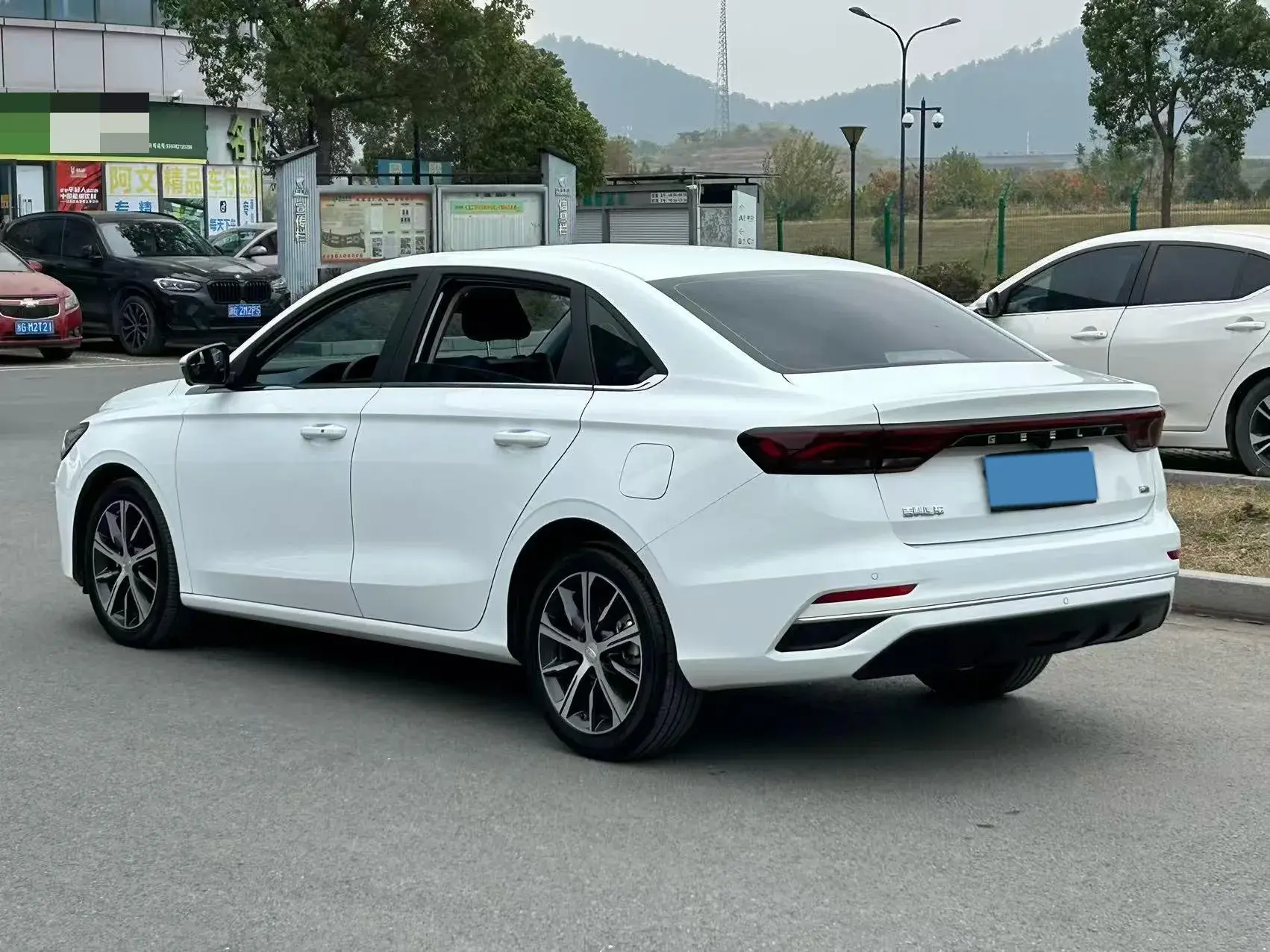 2022 GEELY EMGRAND thumbnail 4