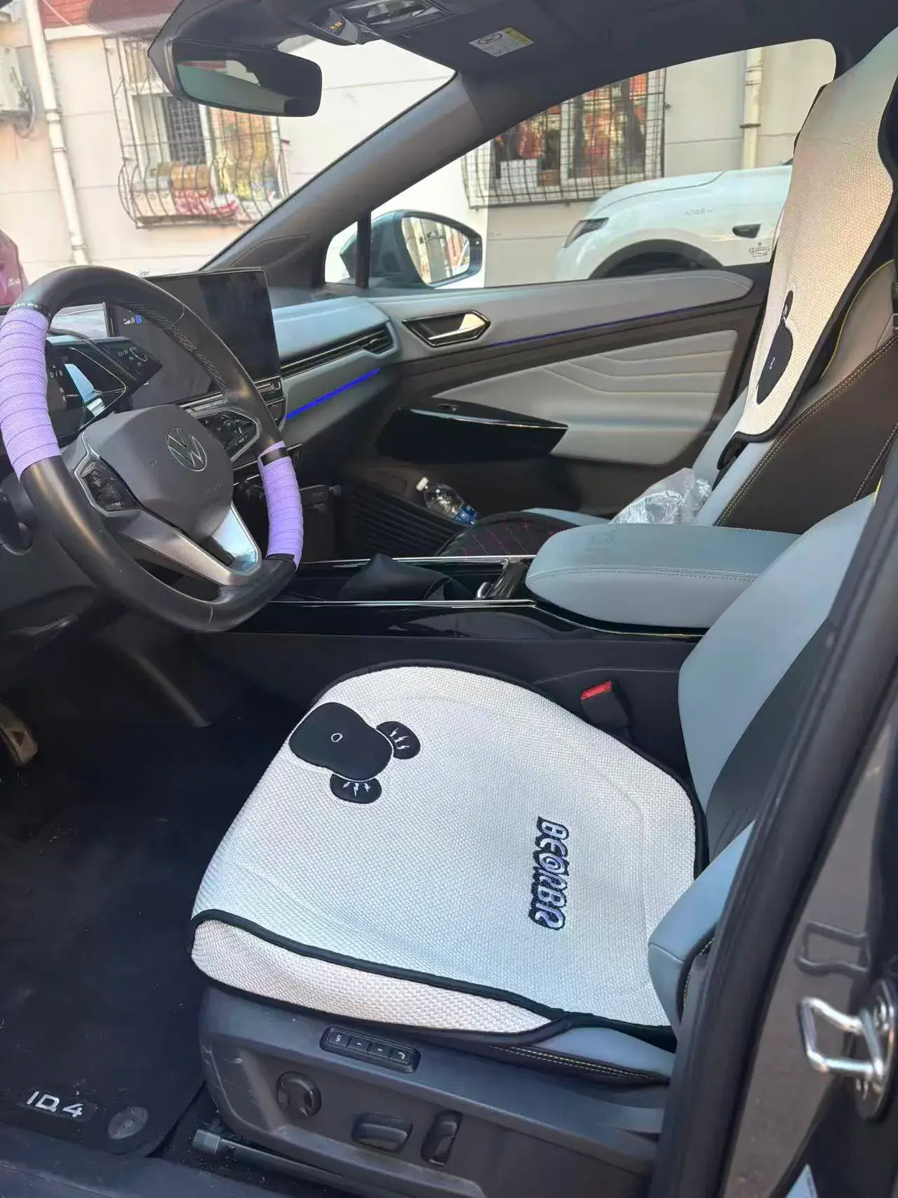 2023 VOLKSWAGEN ID.4 thumbnail 3