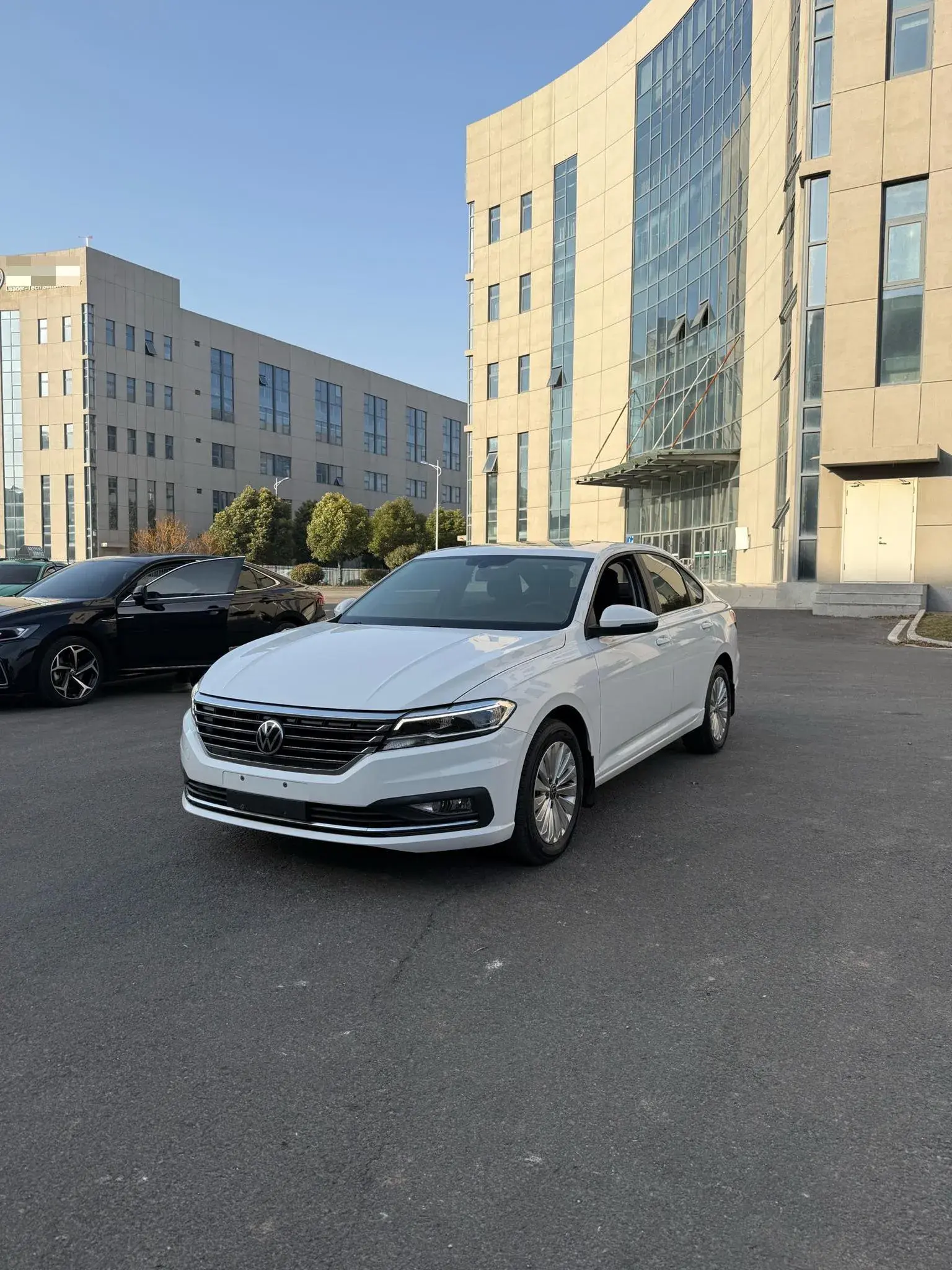 2022 VOLKSWAGEN SAGITAR view 1