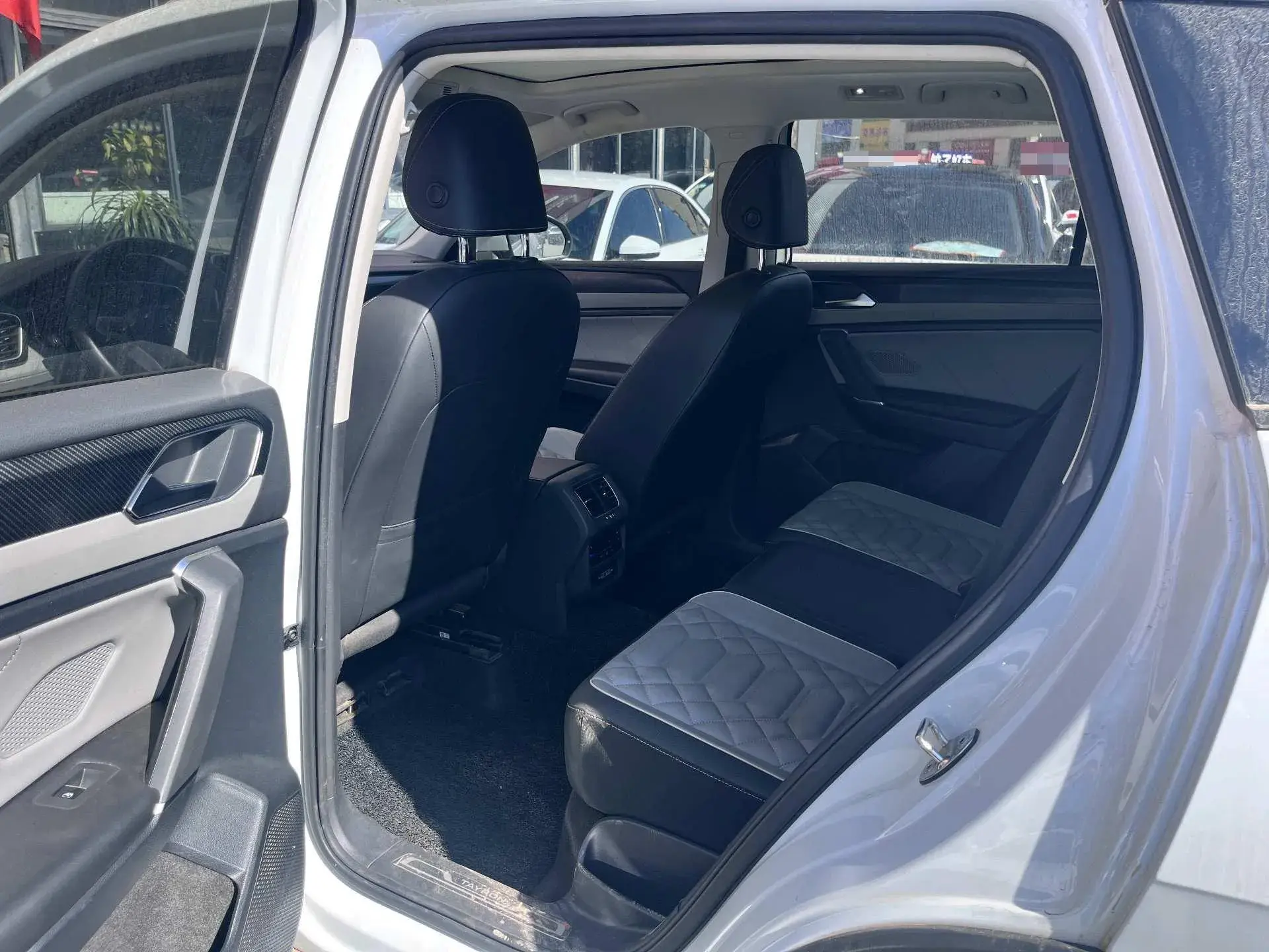 2023 VOLKSWAGEN TAYRON thumbnail 2