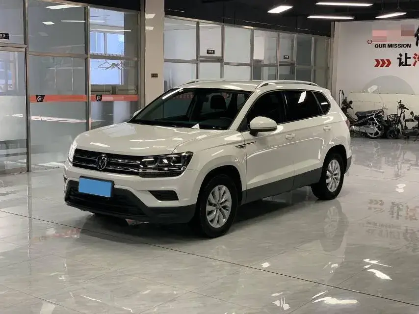 2021 VOLKSWAGEN THARU view 1