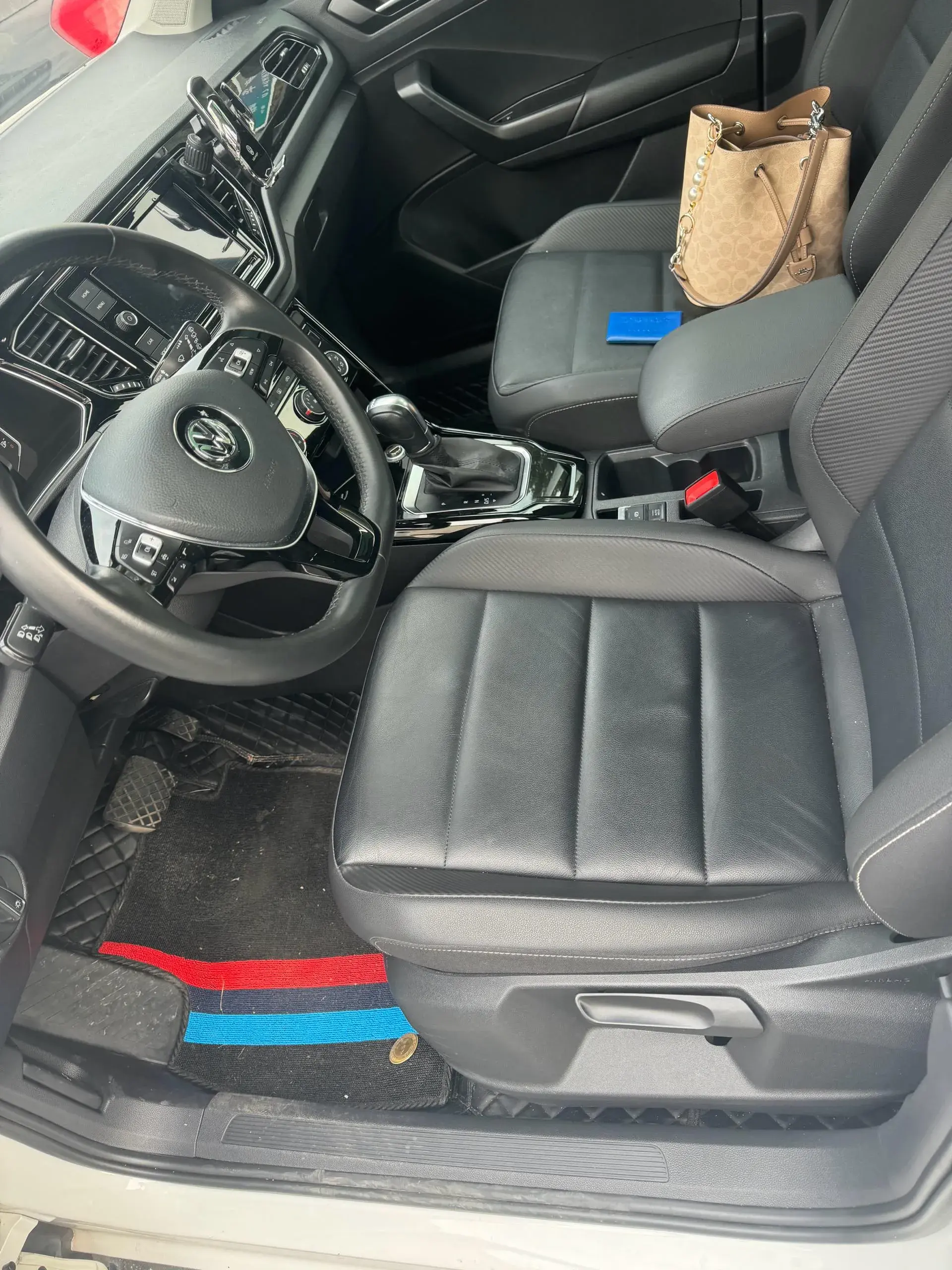 2020 VOLKSWAGEN T-ROC thumbnail 3