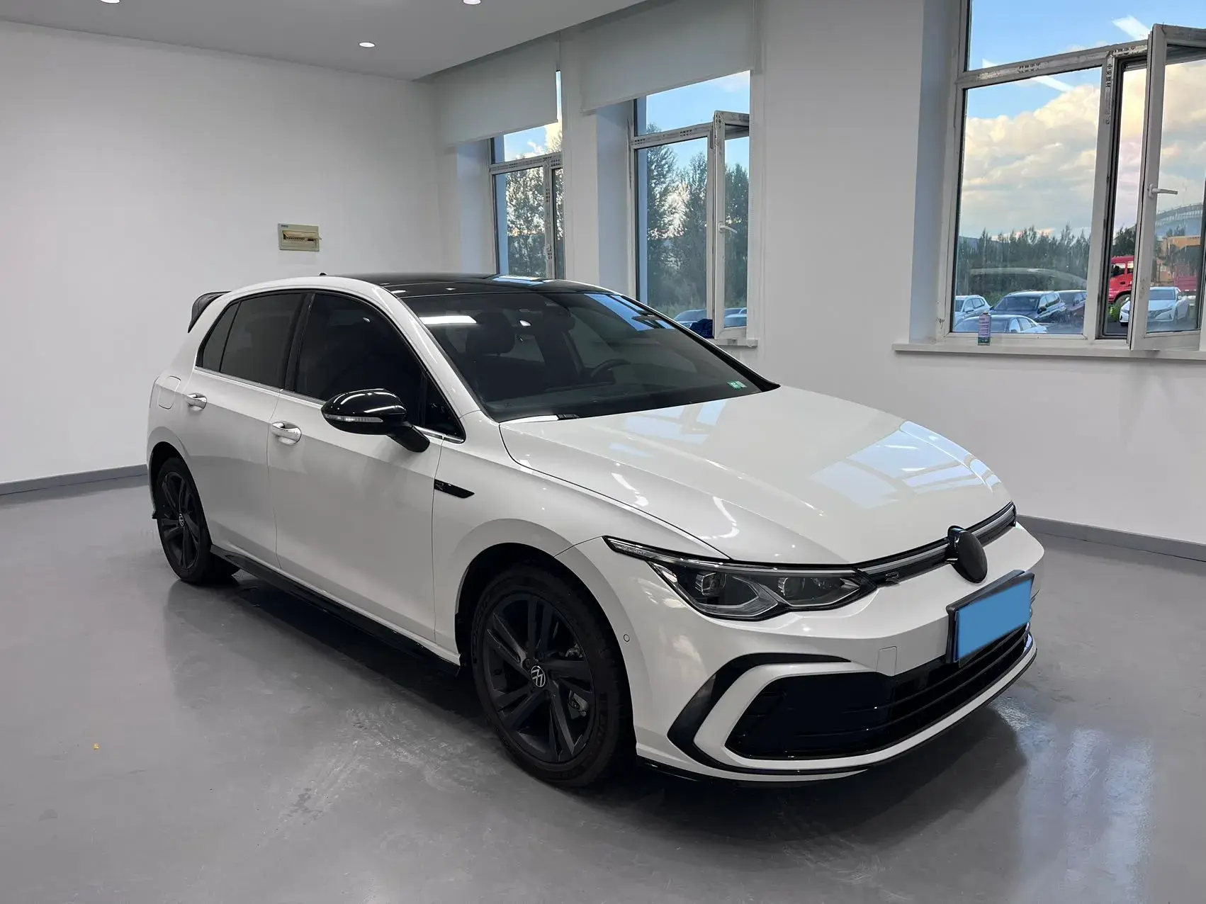 2021 VOLKSWAGEN GOLF thumbnail 3