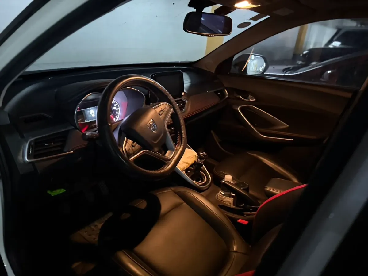 2014 BaoJun 610 1.5L 112HP L4 6AT,autocango,china used car exporter,china ev exporter,chinese used car exporter,chinese used ev exporter