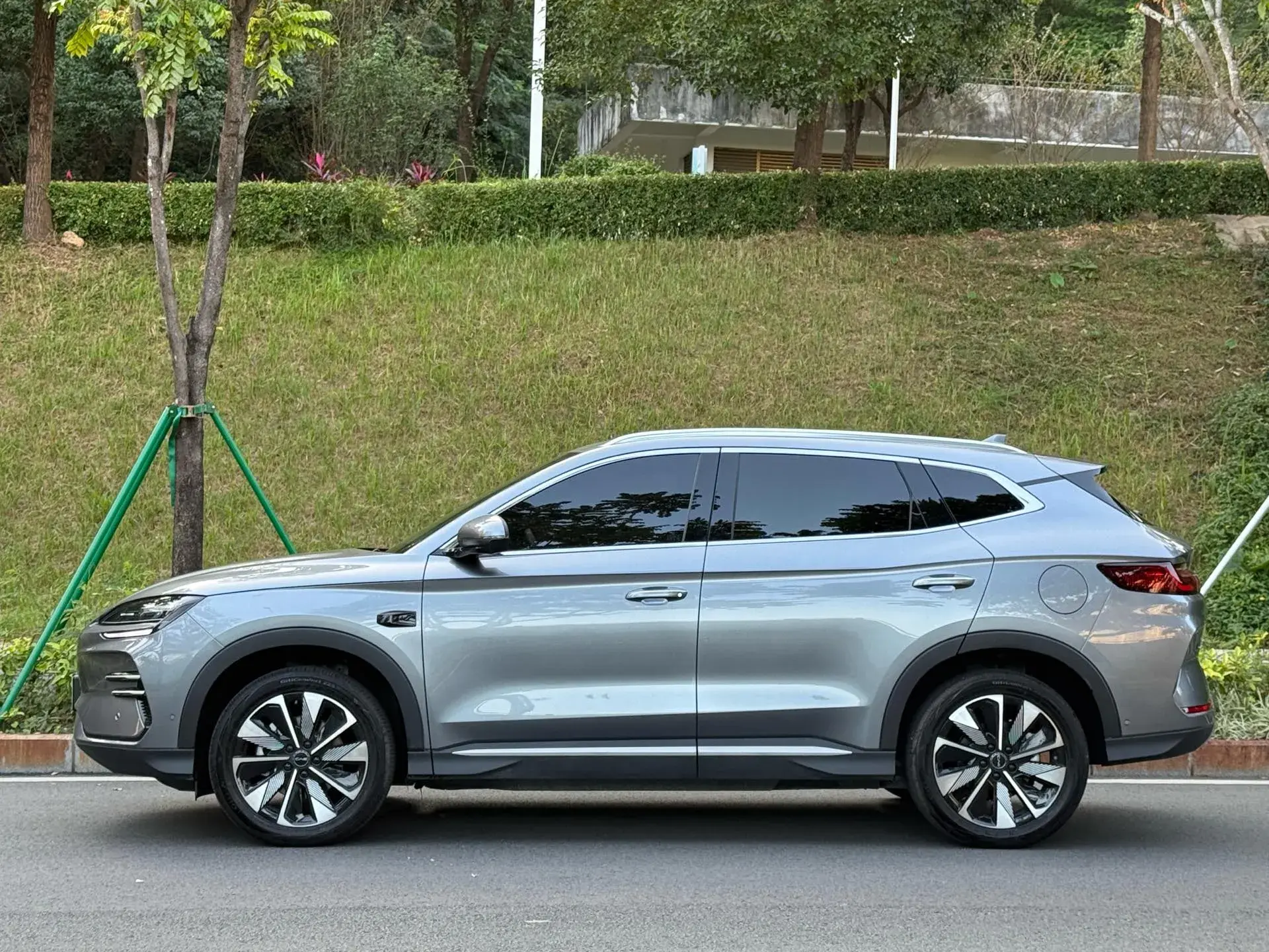 2025 BYD SONG thumbnail 3