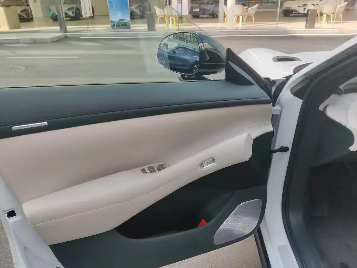 2025 MI YU7 thumbnail 4