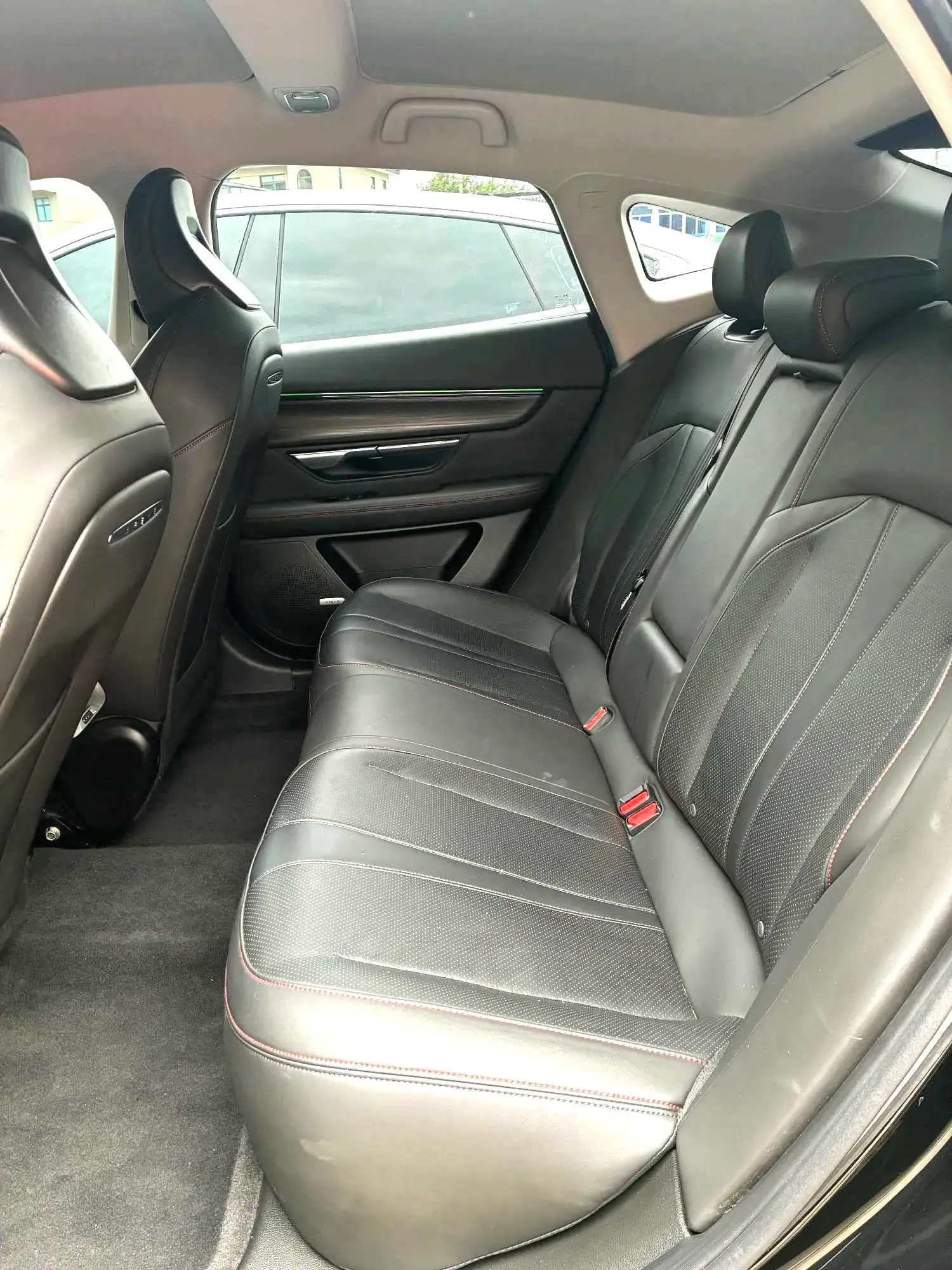 2022 XPENG P7 thumbnail 4