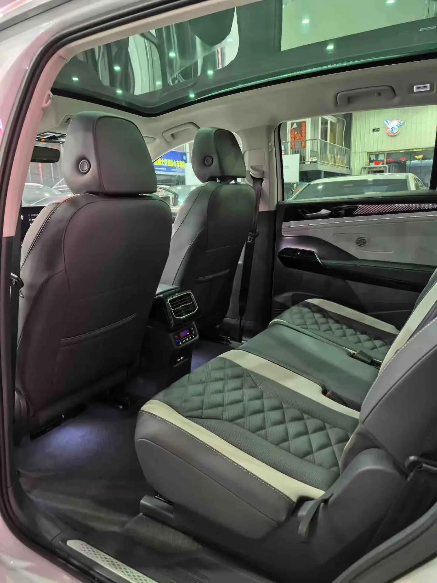 2022 VOLKSWAGEN ID.6 thumbnail 4