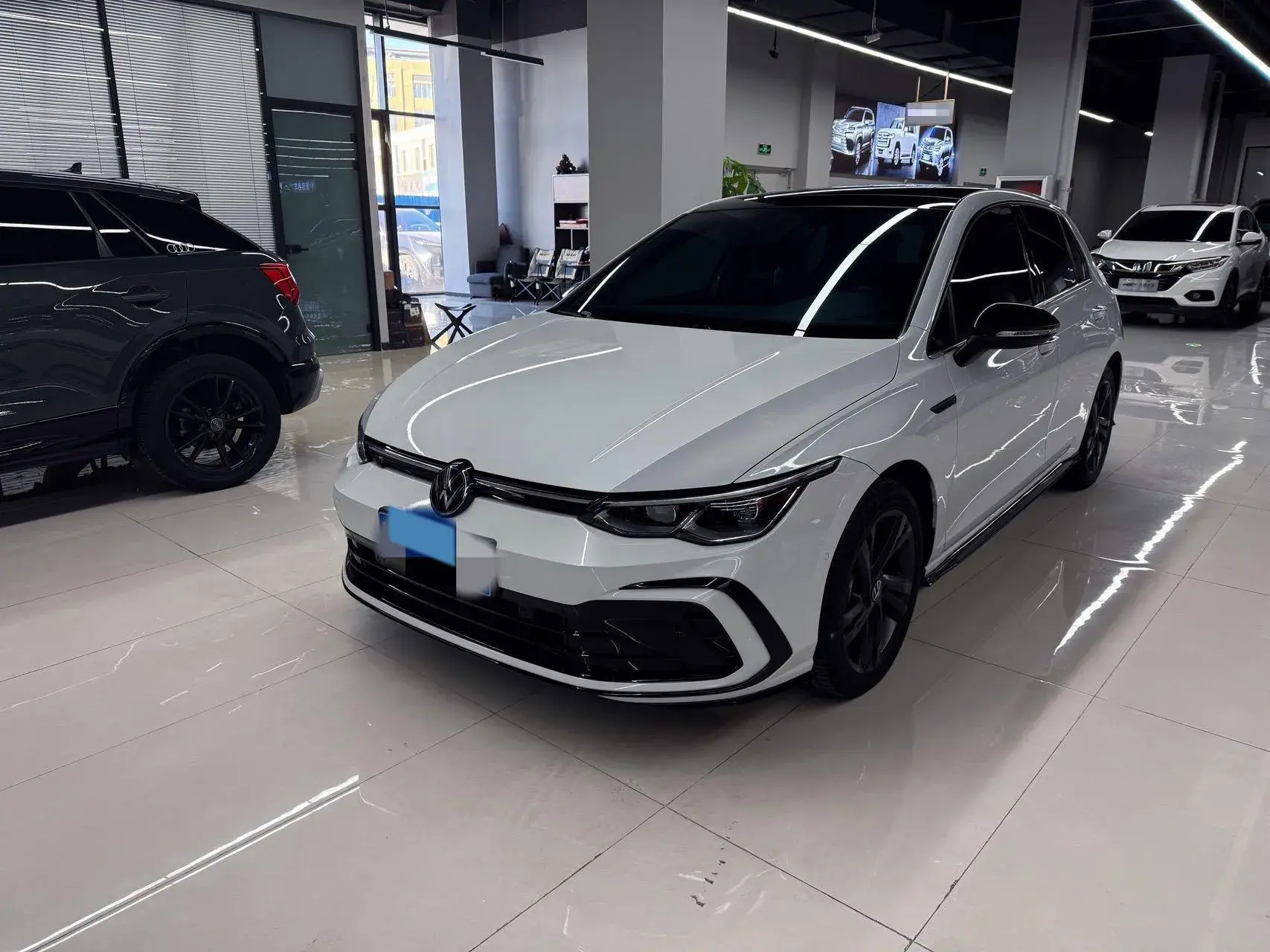 2021 VOLKSWAGEN GOLF view 1