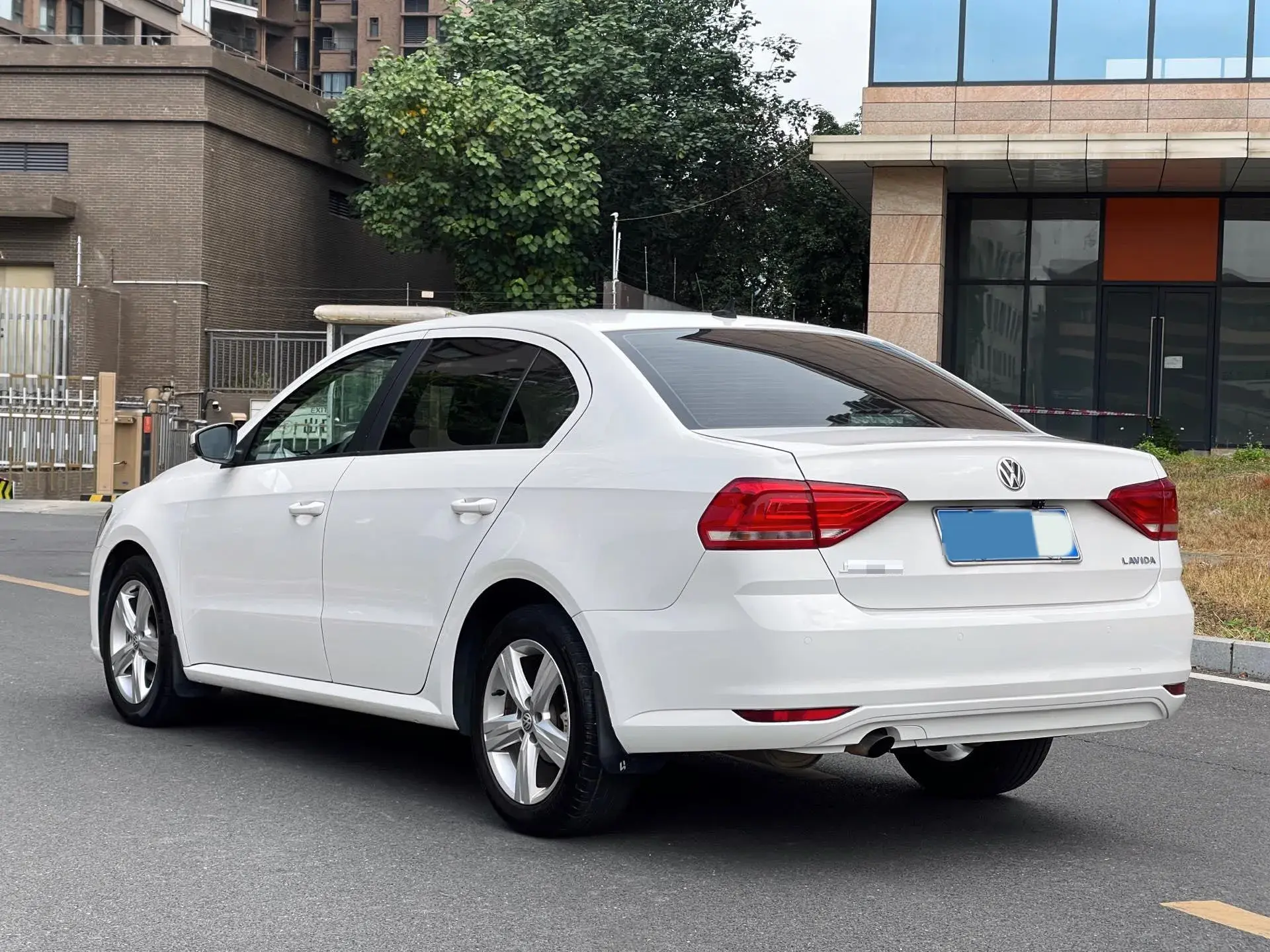 2017 VOLKSWAGEN LAVIDA thumbnail 4