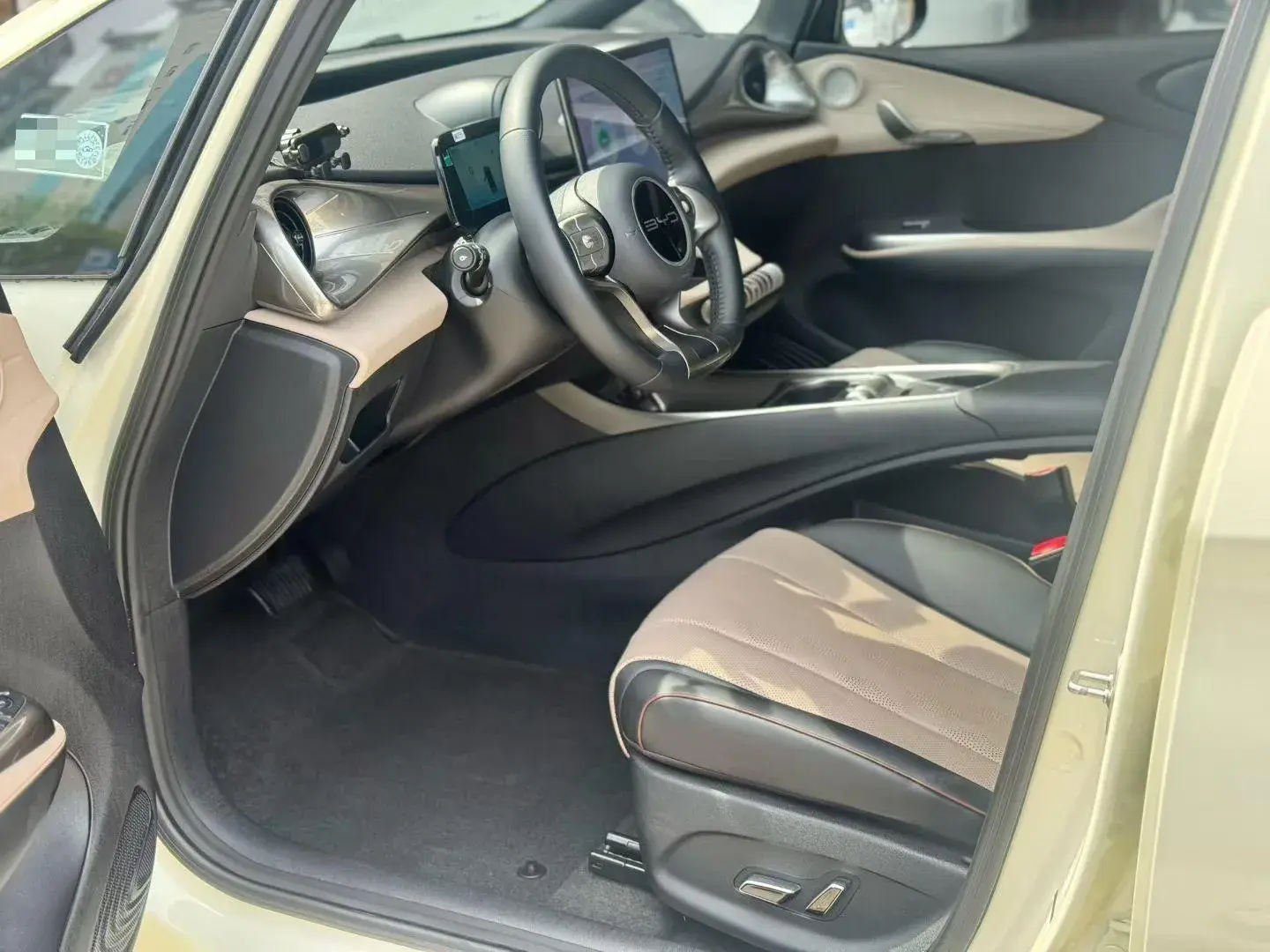 2024 BYD DOLPHIN thumbnail 2