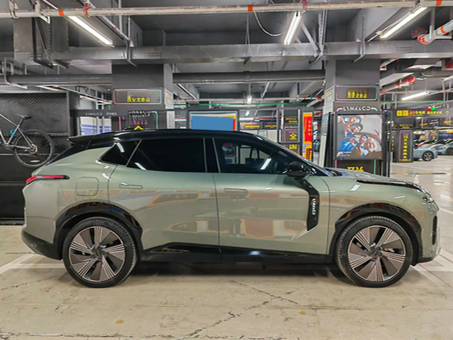 2023 LYNK&CO 08 thumbnail 4