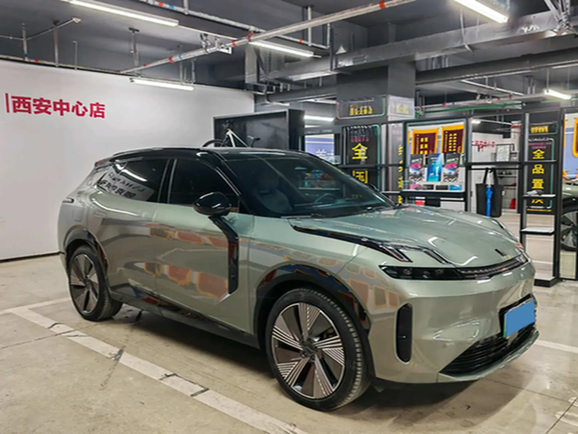 2023 LYNK&CO 08 thumbnail 3