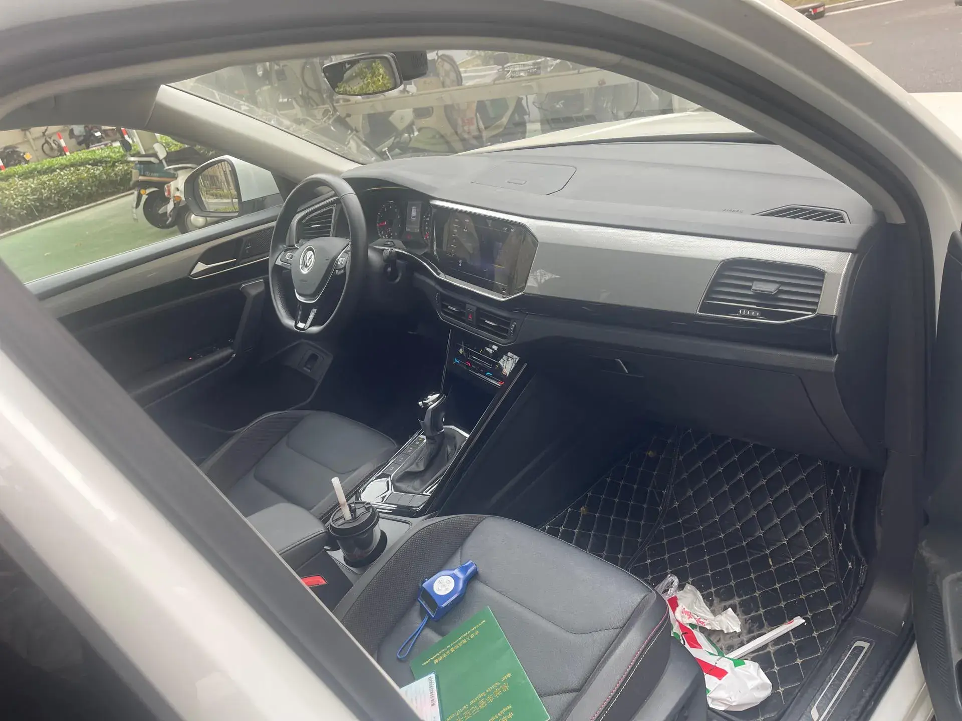 2022 VOLKSWAGEN TAYRON thumbnail 3