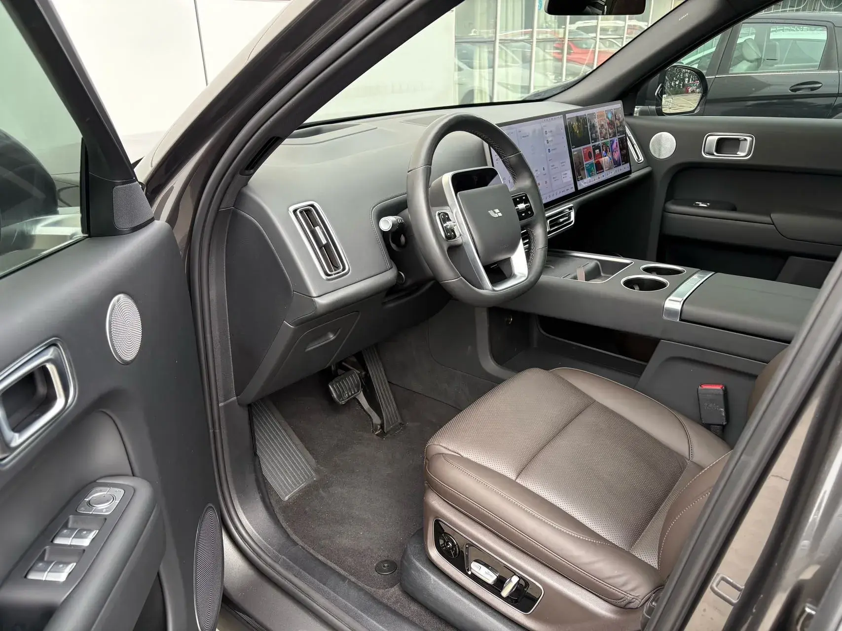 2023 LI L8 thumbnail 4