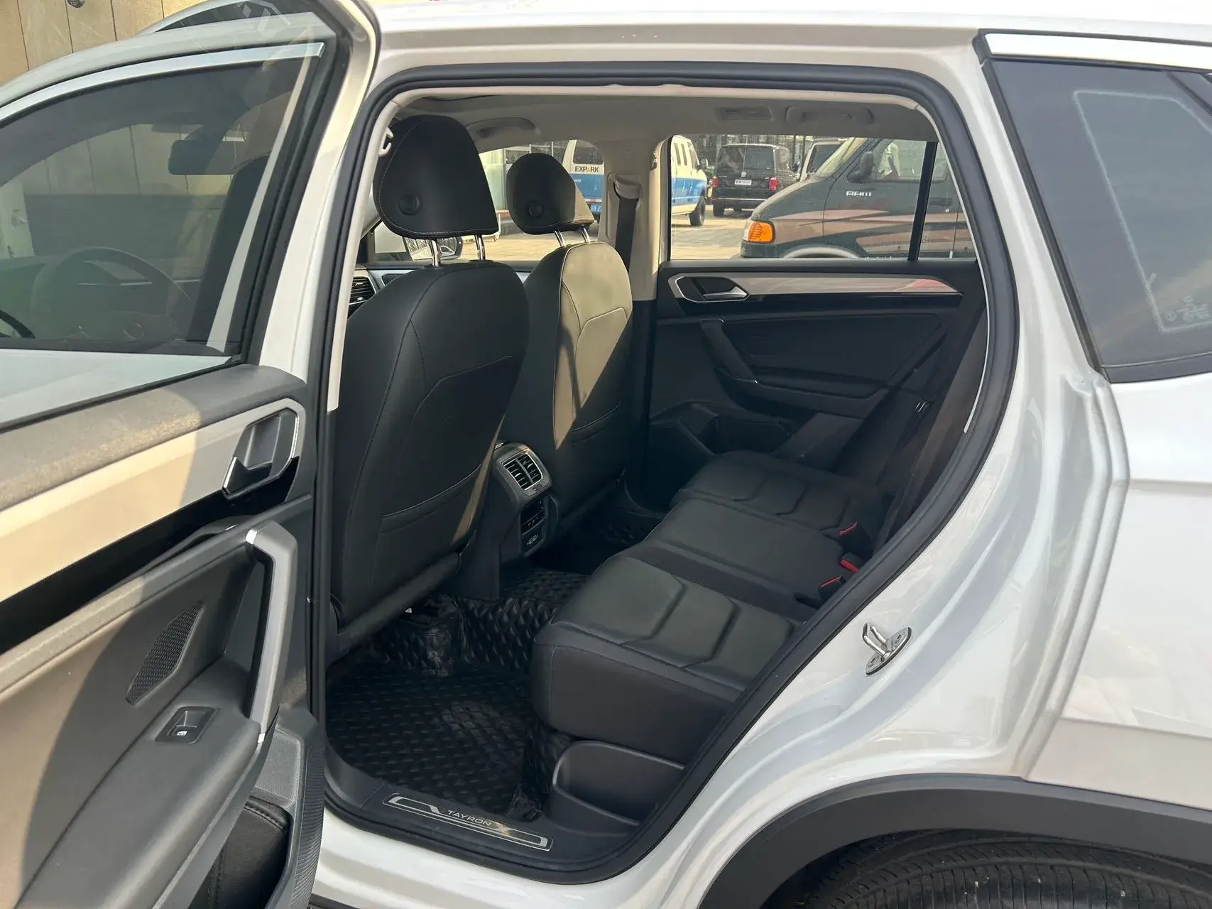 2022 VOLKSWAGEN TAYRON thumbnail 4