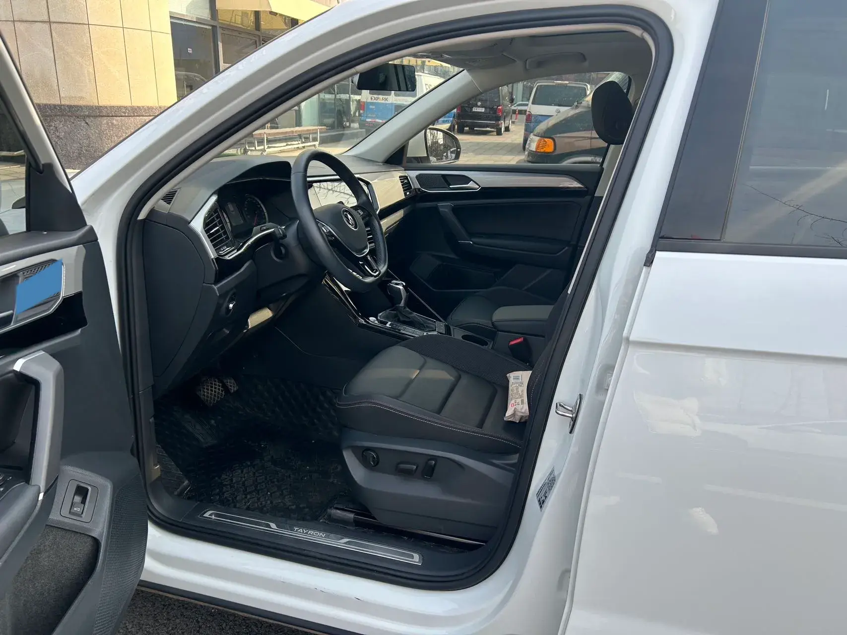 2022 VOLKSWAGEN TAYRON thumbnail 3