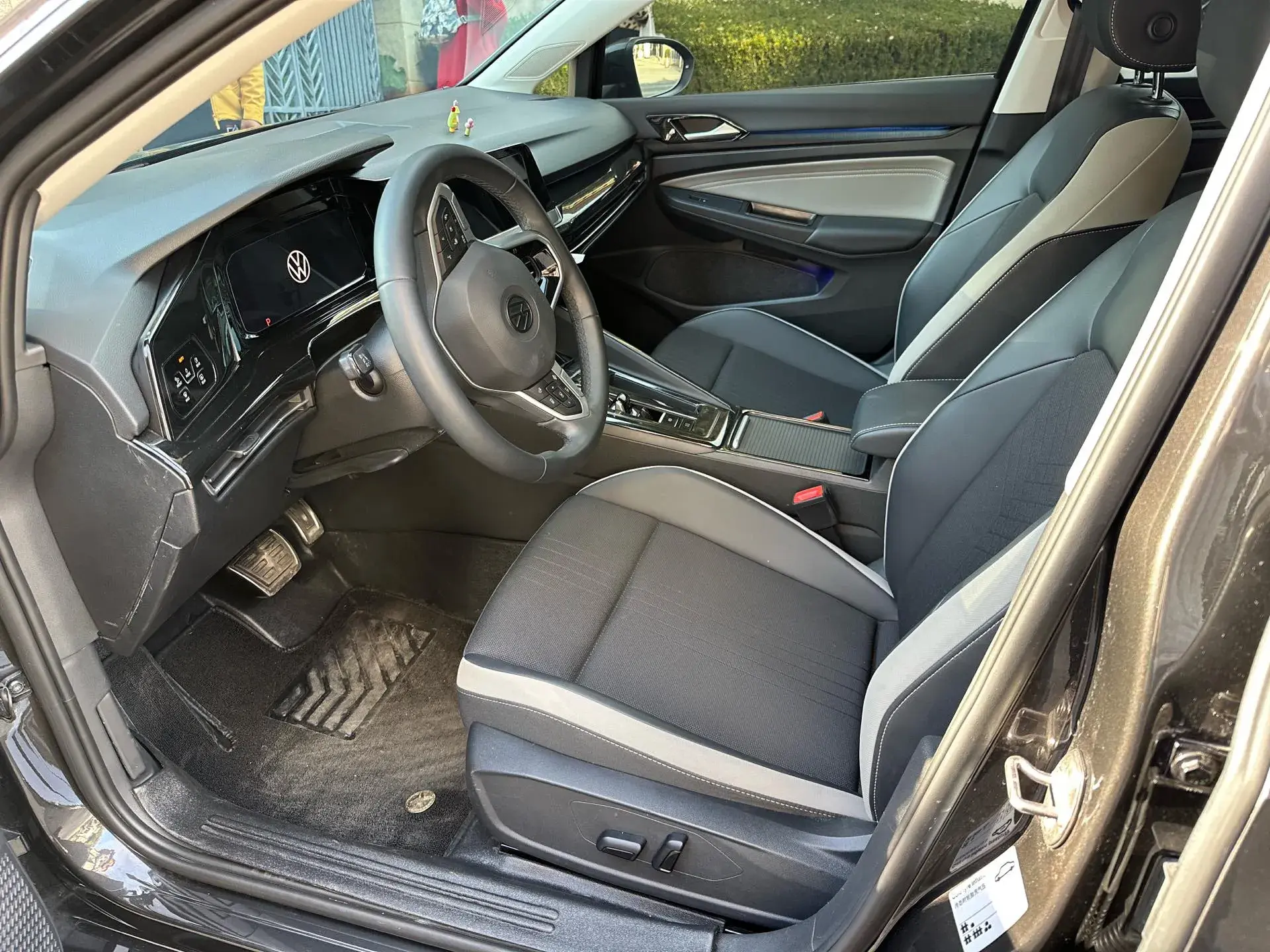 2021 VOLKSWAGEN GOLF thumbnail 2