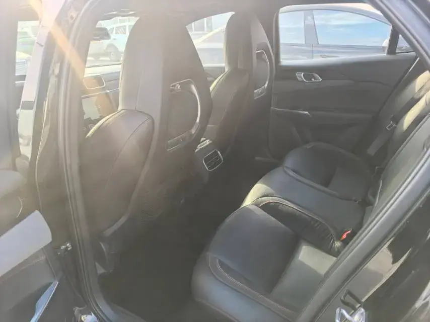 2019 LYNK&CO 03 thumbnail 3