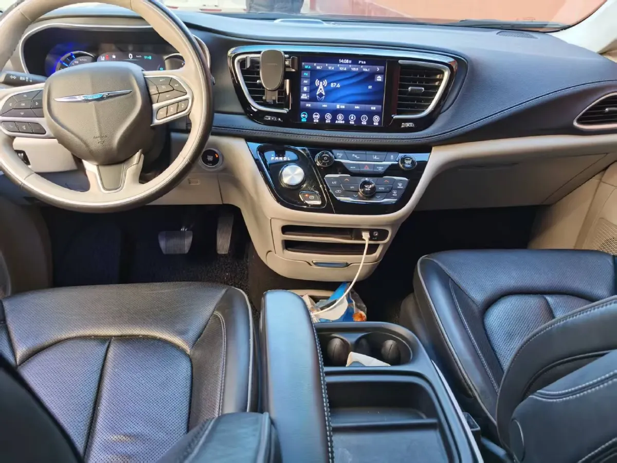 2018 Chrysler Pacifica 3.6L 245HP V6 E-CVT PHEV 16KWH,autocango,china used car exporter,china ev exporter,chinese used car exporter,chinese used ev exporter