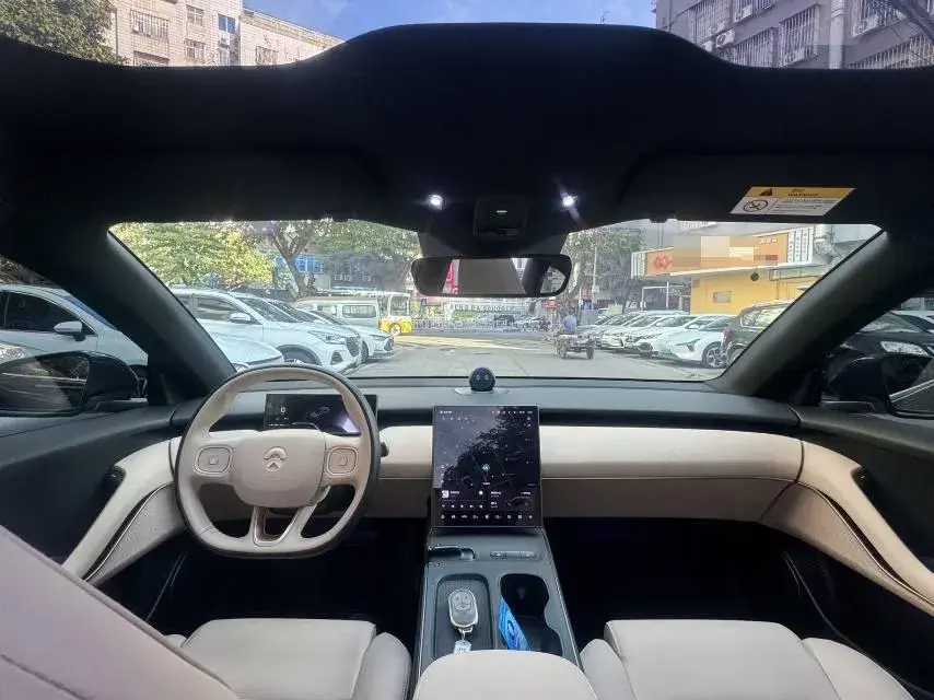 2024 NIO ET5T thumbnail 4