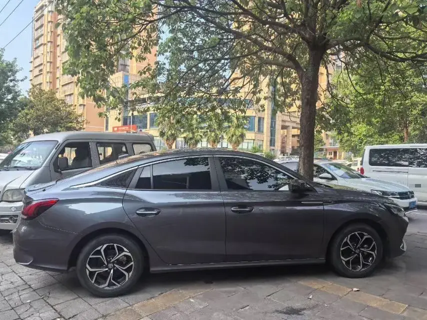 2021 MG 5 view 1