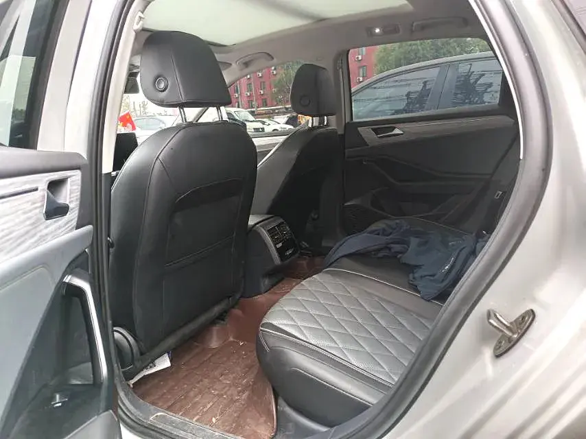 2023 VOLKSWAGEN SAGITAR thumbnail 4