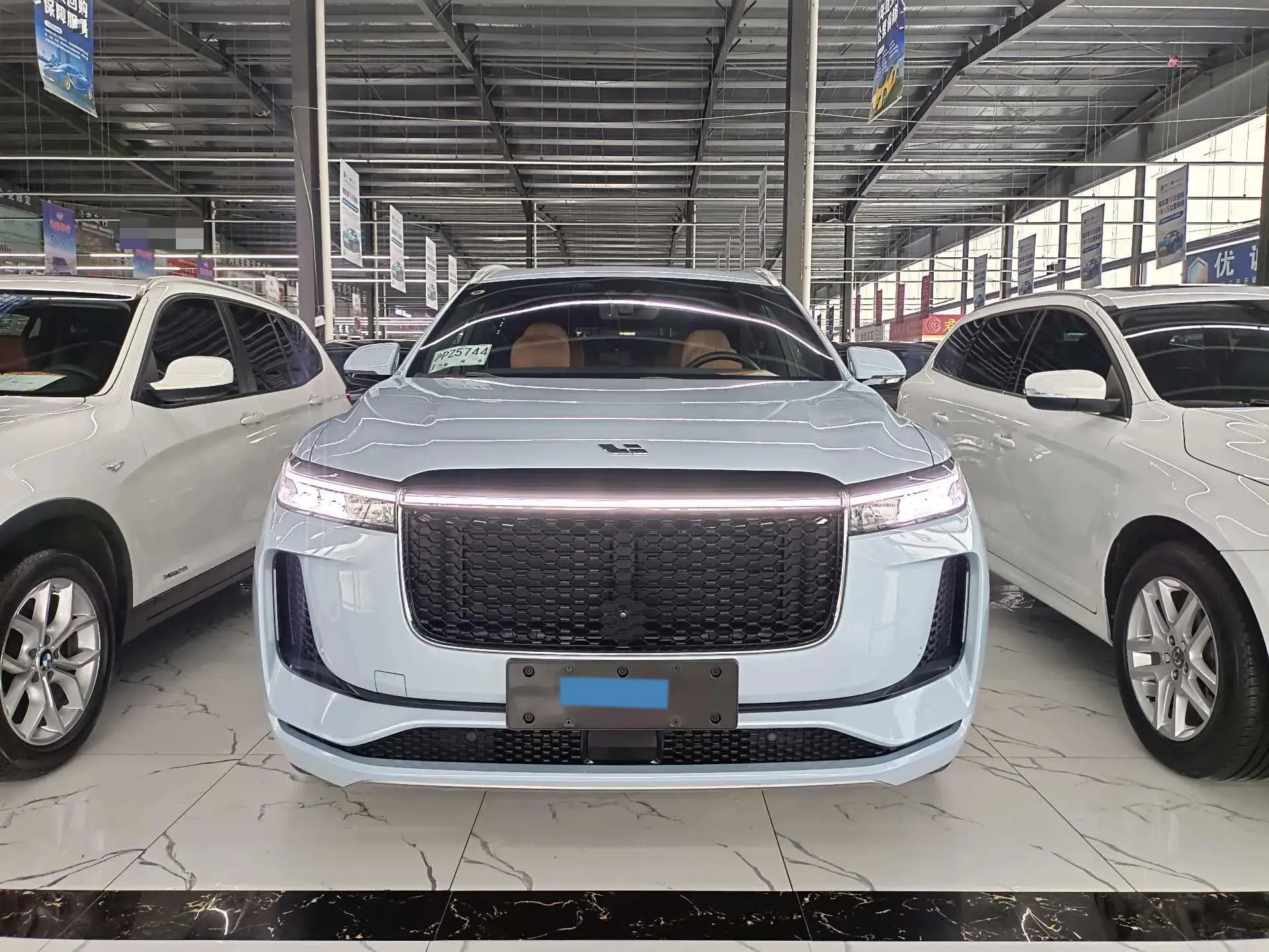 2020 LI ONE thumbnail 2