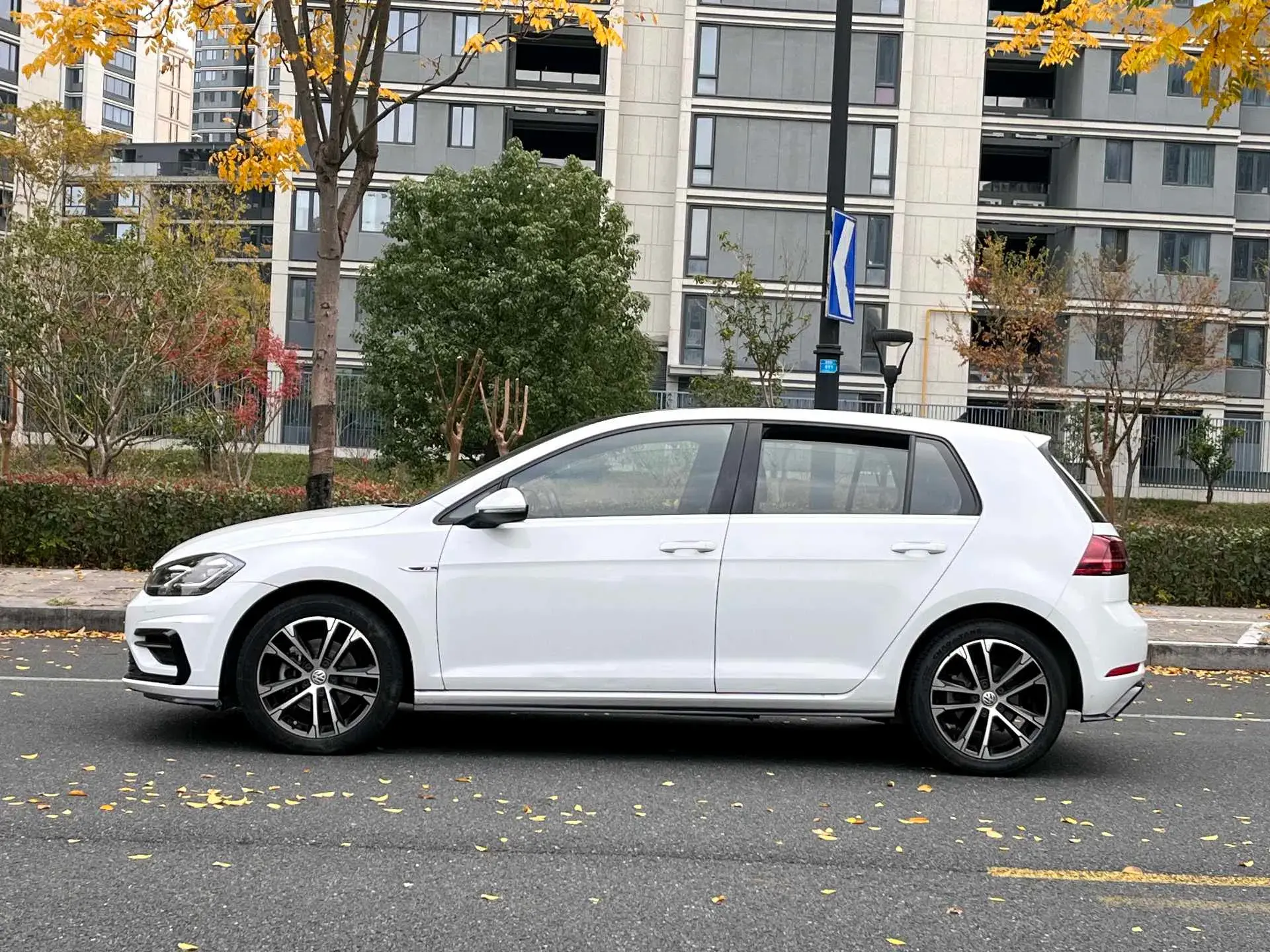 2020 VOLKSWAGEN GOLF thumbnail 4