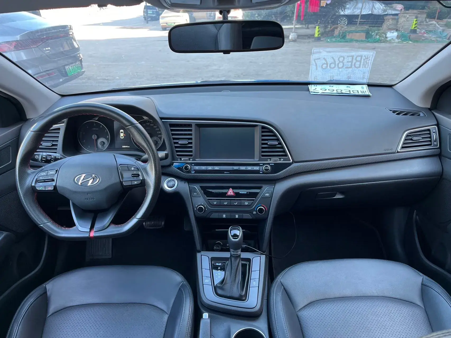 2018 HYUNDAI ELANTRA thumbnail 3